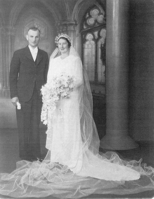 Photograph of Colin E. Curtis and Vida Maud Roberts, Wedding Day, 5 December 1936