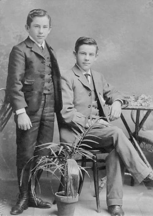 Roy and Sid Raymond, November 1907