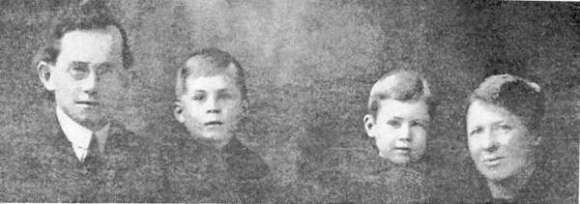 Roy, Ira, Frank and Mary Raymond at Gawler, 1923